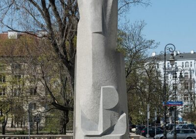 Pomnik_Stefana_Roweckiego_Grota_w_Warszawie. granit Kuru Grey
